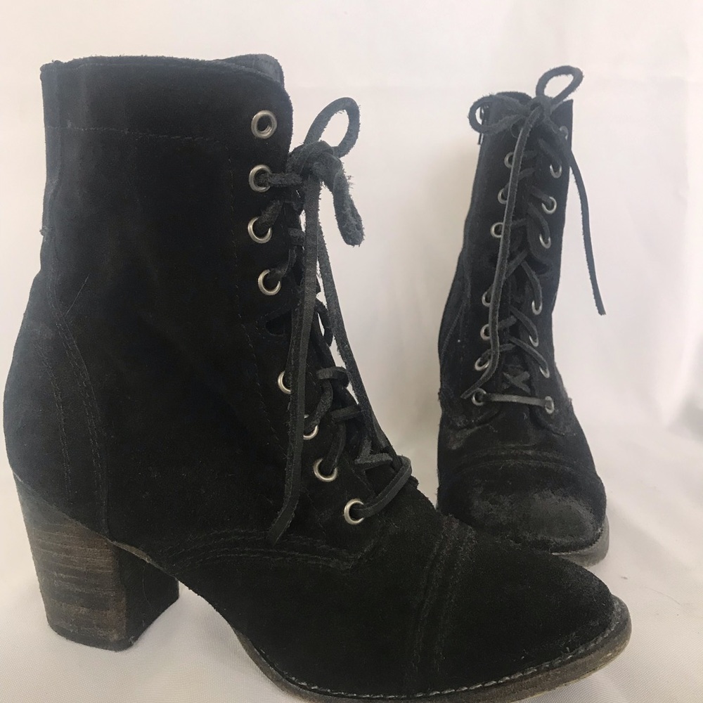 Black heel Steve Madden boots